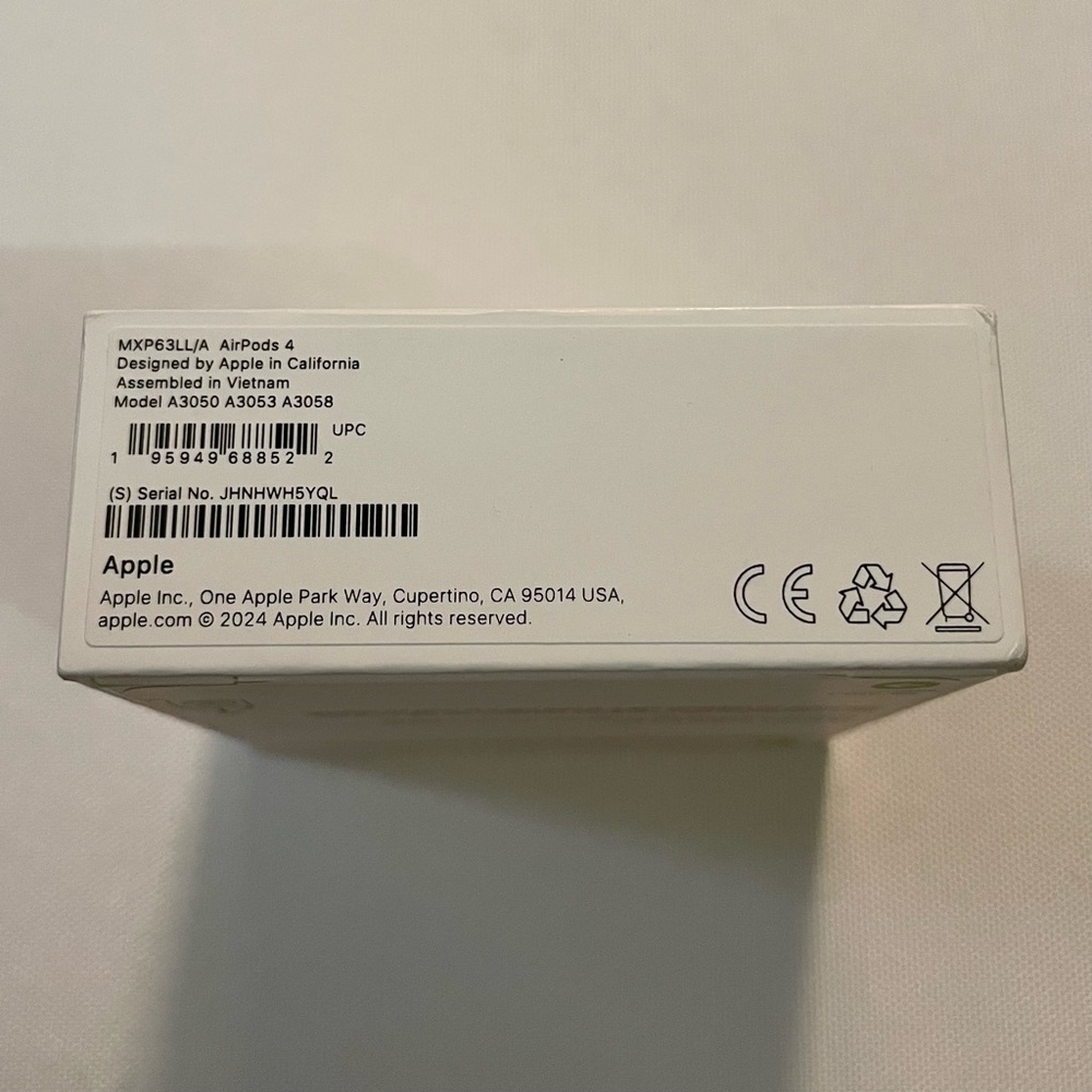 Apple AirPods 4 NWT Wireless Earbuds - Picture 4 of 4